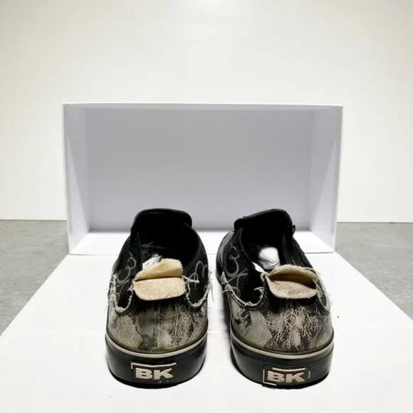 VINTAGE BK - BRITISH KNIGHTS Low Top Art Print Slip Ons main image 3